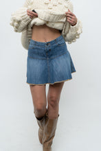Load image into Gallery viewer, Vintage x TOMMY HILFIGER Denim Pleated Mini Skirt (M)