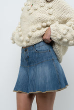 Load image into Gallery viewer, Vintage x TOMMY HILFIGER Denim Pleated Mini Skirt (M)