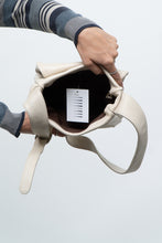 Load image into Gallery viewer, Vintage x Cream Leather Purse