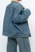 Load image into Gallery viewer, Vintage x DENVER HAYES Faded Midwash Denim Fleece Jacket (S-L)