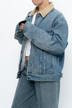 Load image into Gallery viewer, Vintage x DENVER HAYES Faded Midwash Denim Fleece Jacket (S-L)