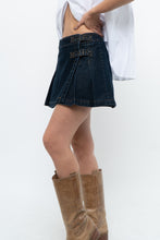Load image into Gallery viewer, Vintage x Dark-Wash Denim Pleated Buckle Skirt (S, M)
