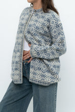 Load image into Gallery viewer, Vintage x Made in Hong Kong x Blue, Cream Patterned Wool Knit Cardigan (XS-M)