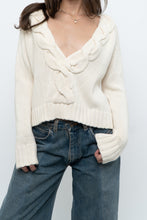 Load image into Gallery viewer, Vintage x Cream Cableknit Soft Cropped Swaeter (XS-M)