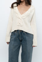 Load image into Gallery viewer, Vintage x Cream Cableknit Soft Cropped Swaeter (XS-M)