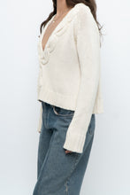 Load image into Gallery viewer, Vintage x Cream Cableknit Soft Cropped Swaeter (XS-M)