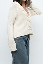 Load image into Gallery viewer, Vintage x Cream Cableknit Soft Cropped Swaeter (XS-M)