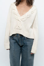 Load image into Gallery viewer, Vintage x Cream Cableknit Soft Cropped Swaeter (XS-M)
