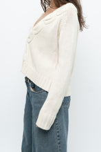 Load image into Gallery viewer, Vintage x Cream Cableknit Soft Cropped Swaeter (XS-M)