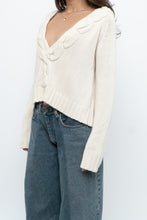 Load image into Gallery viewer, Vintage x Cream Cableknit Soft Cropped Swaeter (XS-M)