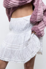 Load image into Gallery viewer, Vintage x White Lace Cotton Mini Skirt (XS, S)