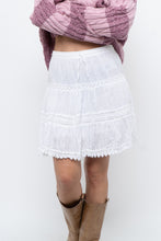 Load image into Gallery viewer, Vintage x White Lace Cotton Mini Skirt (XS, S)