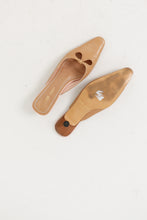 Load image into Gallery viewer, Vintage x Beige Leather Kitten Heels (8.5W)
