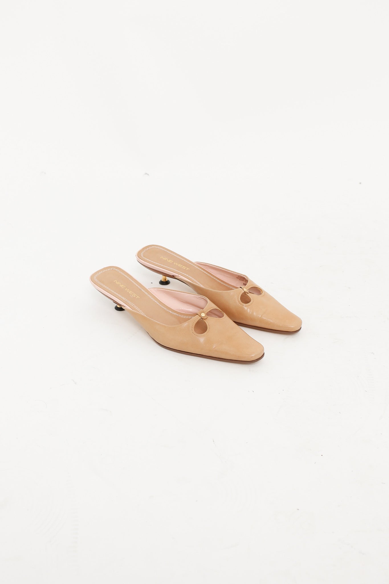 Vintage x Beige Leather Kitten Heels (8.5W)