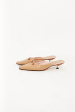 Load image into Gallery viewer, Vintage x Beige Leather Kitten Heels (8.5W)