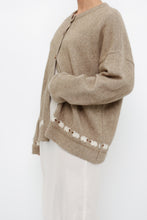 Load image into Gallery viewer, Vintage x Made in New Zealand x Beige Sheep Patterned Soft Cardigan (XS-L)