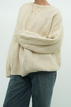 Load image into Gallery viewer, Vintage x Made in Scotland x Pure Wool Cream Cable Knit Sweater (S-L)