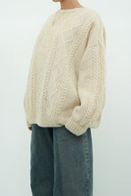 Load image into Gallery viewer, Vintage x Made in Scotland x Pure Wool Cream Cable Knit Sweater (S-L)