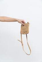 Load image into Gallery viewer, Vintage x ELIZABETH &amp; JAMES Beige Butter Leather Crossbody Purse