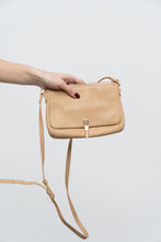 Load image into Gallery viewer, Vintage x ELIZABETH &amp; JAMES Beige Butter Leather Crossbody Purse