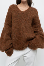 Load image into Gallery viewer, Vintage x Handmade Brown Shimmer Oversized Knit Sweater (M-XXL)