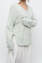 Load image into Gallery viewer, vince x pale green pure cashmere sweater (xs-m)
