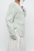 Load image into Gallery viewer, vince x pale green pure cashmere sweater (xs-m)