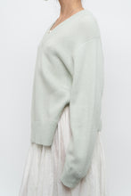 Load image into Gallery viewer, vince x pale green pure cashmere sweater (xs-m)