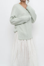 Load image into Gallery viewer, vince x pale green pure cashmere sweater (xs-m)