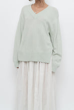 Load image into Gallery viewer, vince x pale green pure cashmere sweater (xs-m)