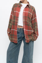 Load image into Gallery viewer, Vintage x Made in Portugal x GAP Light Red Plaid Flannel Shirt (XS-L)