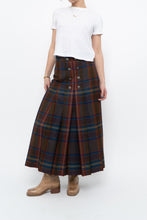 Load image into Gallery viewer, Vintage x Made in Scotland x Brown, Navy Plaid Pleated Wool Maxi Skirt (XS)
