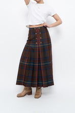 Load image into Gallery viewer, Vintage x Made in Scotland x Brown, Navy Plaid Pleated Wool Maxi Skirt (XS)