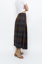 Load image into Gallery viewer, Vintage x Made in Scotland x Brown, Navy Plaid Pleated Wool Maxi Skirt (XS)