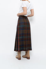 Load image into Gallery viewer, Vintage x Made in Scotland x Brown, Navy Plaid Pleated Wool Maxi Skirt (XS)