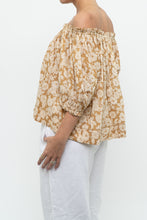 Load image into Gallery viewer, THE GREAT x Tan Floral Cotton Off-Shoulder Blouse (XS-M)
