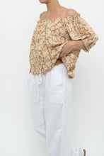 Load image into Gallery viewer, THE GREAT x Tan Floral Cotton Off-Shoulder Blouse (XS-M)