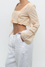 Load image into Gallery viewer, Vintage x KIMCHI BLUE Light Peach Cotton Cropped Longsleeve Blouse (XS, S)
