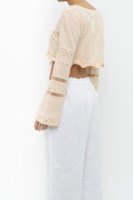 Load image into Gallery viewer, Vintage x KIMCHI BLUE Light Peach Cotton Cropped Longsleeve Blouse (XS, S)