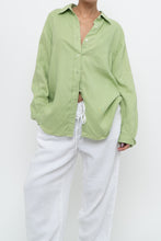 Load image into Gallery viewer, Vintage x Pastel Green Linen Buttonup (XS-XL)