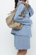 Load image into Gallery viewer, Vintage x GRIEGE Beige Suede Rose Embossed Purse