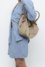 Load image into Gallery viewer, Vintage x GRIEGE Beige Suede Rose Embossed Purse