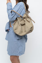 Load image into Gallery viewer, Vintage x GRIEGE Beige Suede Rose Embossed Purse