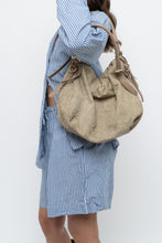 Load image into Gallery viewer, Vintage x GRIEGE Beige Suede Rose Embossed Purse