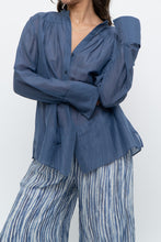 Load image into Gallery viewer, LAUNDRY BY SHELLI SEAGAL x Blue Flowy Semi-sheer Blouse (XS-M)