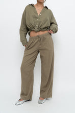 Load image into Gallery viewer, THE GROUP BY BABATON x Olive Green Linen Lounge Pant (XS, S)