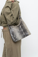 Load image into Gallery viewer, Vintage x Faux Leather Grey Snakeskin Purse