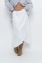 Load image into Gallery viewer, Vintage x Made in USA x White Linen Midi Skirt (S, M)