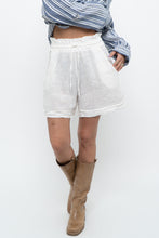 Load image into Gallery viewer, Vintage x Made in Italy x White Linen Short (XS-M)