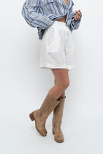 Load image into Gallery viewer, Vintage x Made in Italy x White Linen Short (XS-M)